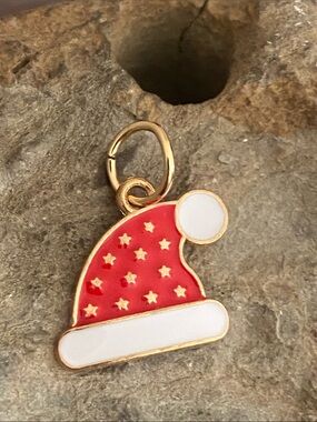 NEW Santa Hat Charm Pendant Enamel Good Tone Zinc Alloy